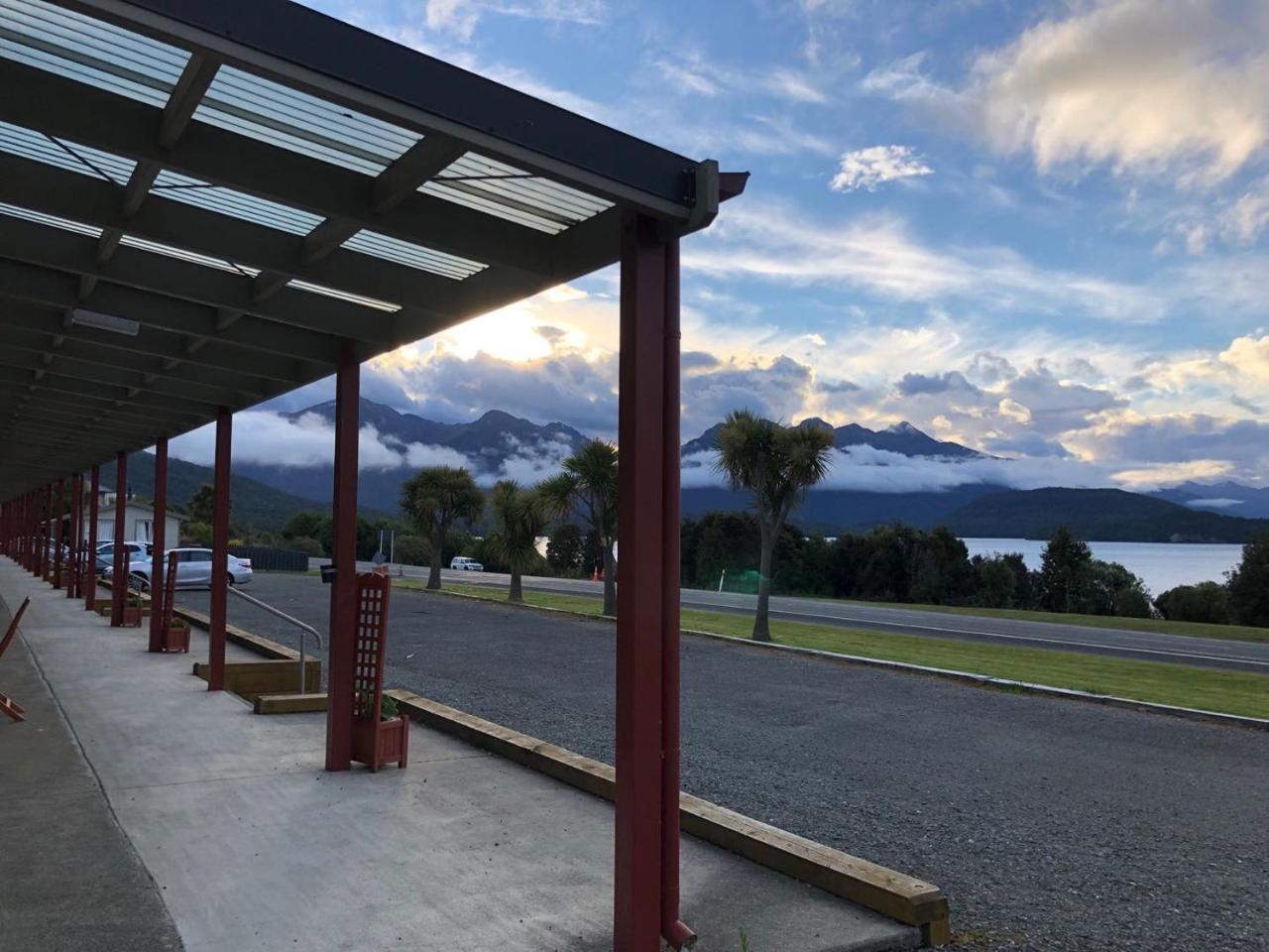 Te Anau Manapouri Lake Hotel Zewnętrze zdjęcie