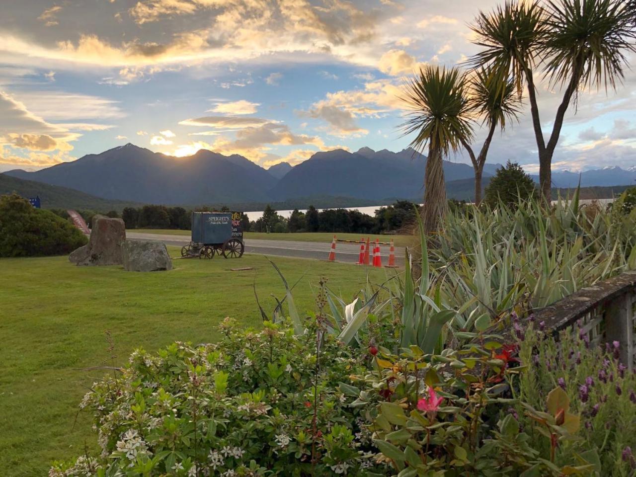 Te Anau Manapouri Lake Hotel Zewnętrze zdjęcie